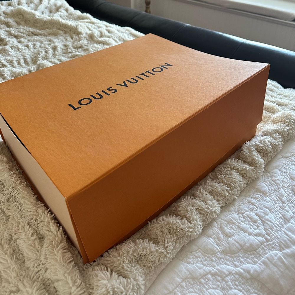 Louis Vuitton OnTheGo MM reverse Monogram Tote - Picture 11 of 11